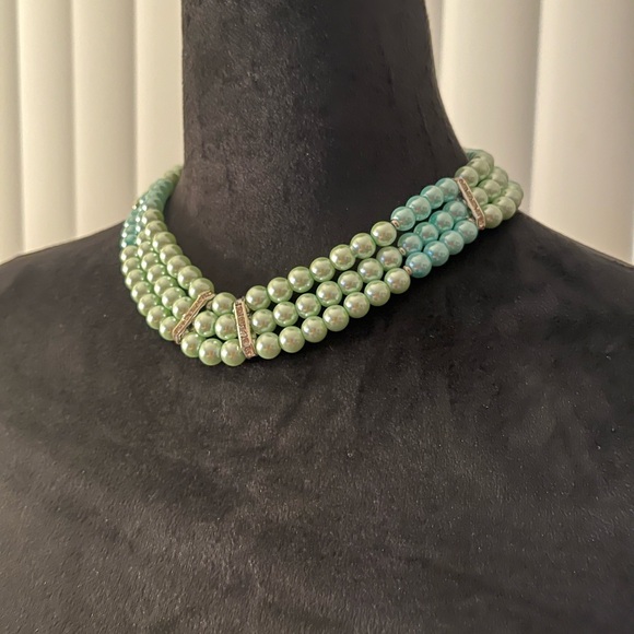 Three Row Shell Pearls Collar Necklace - Picture 3 of 6
